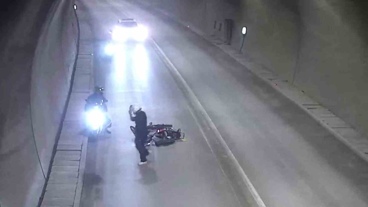 EDİNİLEN BİLGİYE GÖRE, FERHAT TÜNELİ’NDE SEYİR HALİNDE OLAN MOTOSİKLET SÜRÜCÜSÜ BİR ANDA...