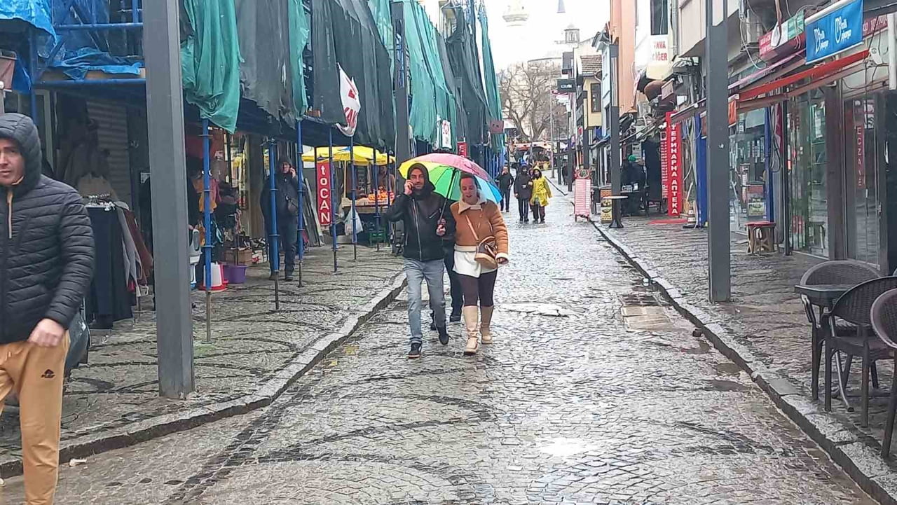 EDİRNE’DE BEKLENEN YAĞIŞ BAŞLADI.