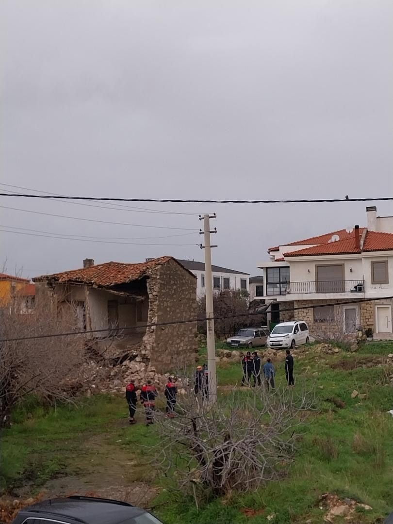 İZMİR’İN ÇEŞME İLÇESİNDE ETKİLİ OLAN SAĞANAK YAĞIŞ VE FIRTINA HAYATI OLUMSUZ ETKİLEDİ. YAĞIŞLAR...