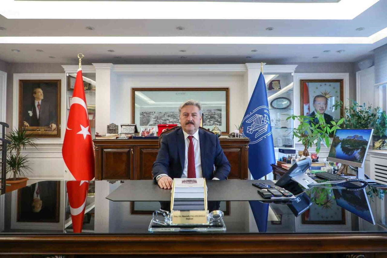 MELİKGAZİ BELEDİYE BAŞKANI DOÇ. DR. MUSTAFA PALANCIOĞLU; BERAT KANDİLİ DOLAYISIYLA BİR MESAJ...