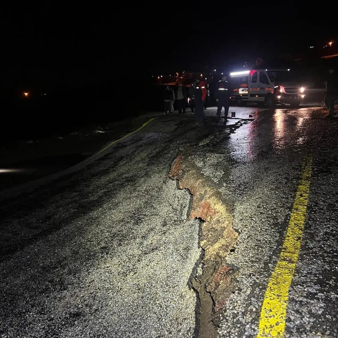 UŞAK’TA AKŞAM SAATLERİNDEN İTİBAREN ETKİLİ OLAN YOĞUN YAĞMUR YAĞIŞI SONRASI MERKEZE BAĞLI AŞAĞI...